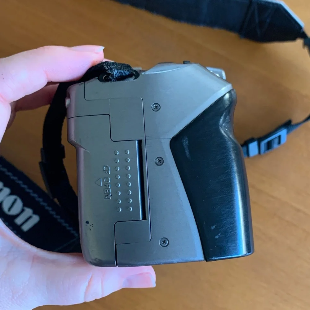 Canon DS6041 camera